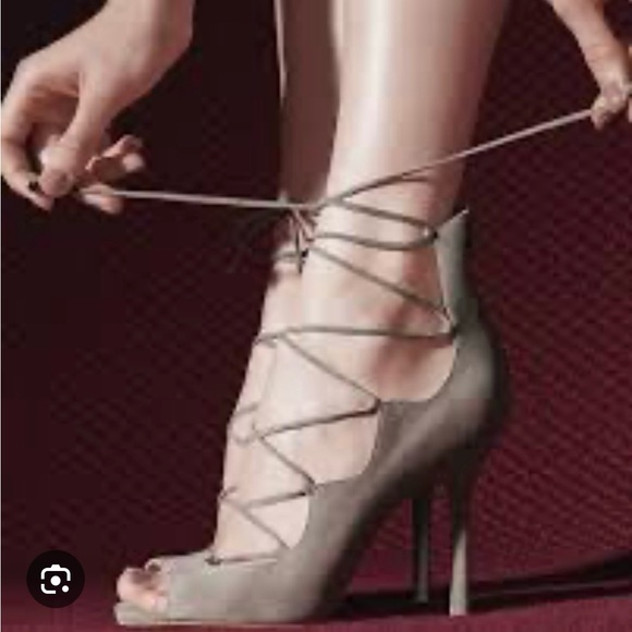 Stunning Vince Camuto “Sandria” lace-up heels. - Picture 5 of 10